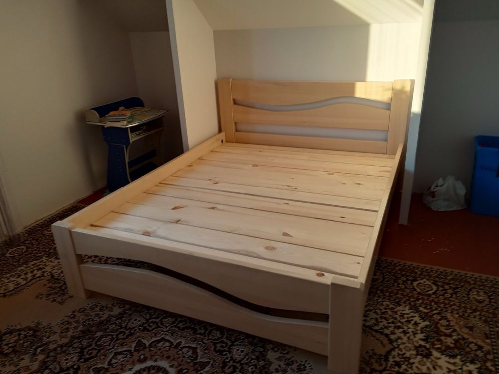 Ліжко деревяне