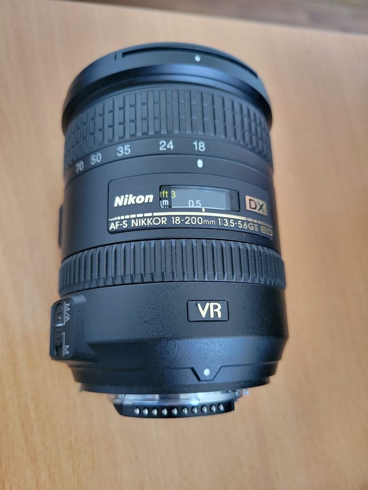 Об'єктив Nikon Af-s Dx Nikkor 18-200mm f/3.5-5.6G vr2