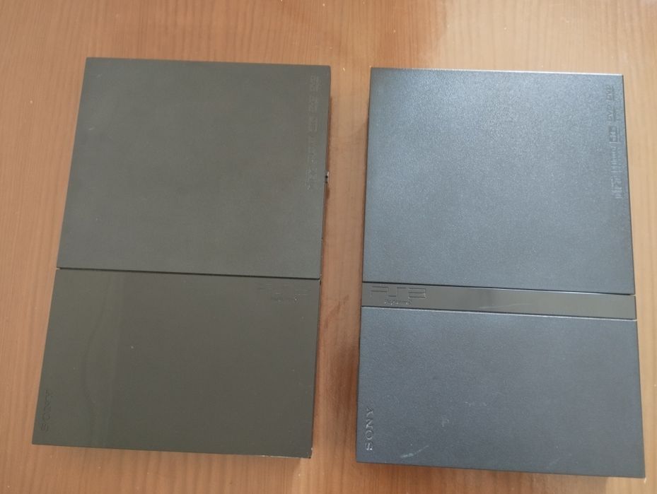 Duas PS2 como novas com comandos, cabos originais e acessórios