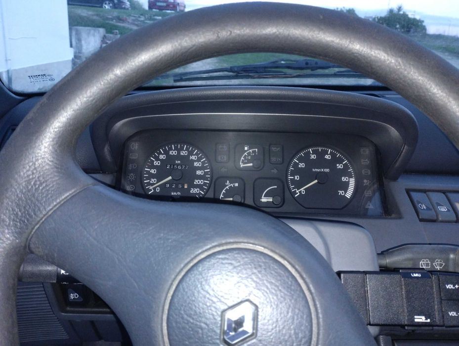 Renault Clio 1.2 98 para arranjo ou peças
