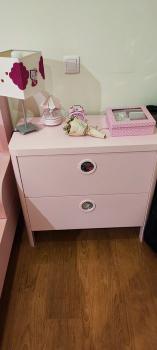 Conjunto IKEA: cama extensível BUSUNGE + colchão VIMSIG + cómoda BUSUN