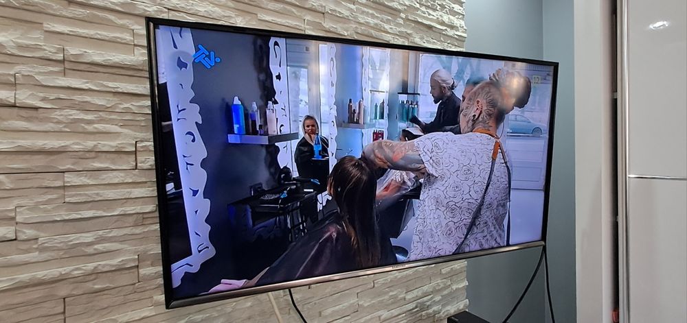 Samsung TV  Ful HD smart wi-fi 32