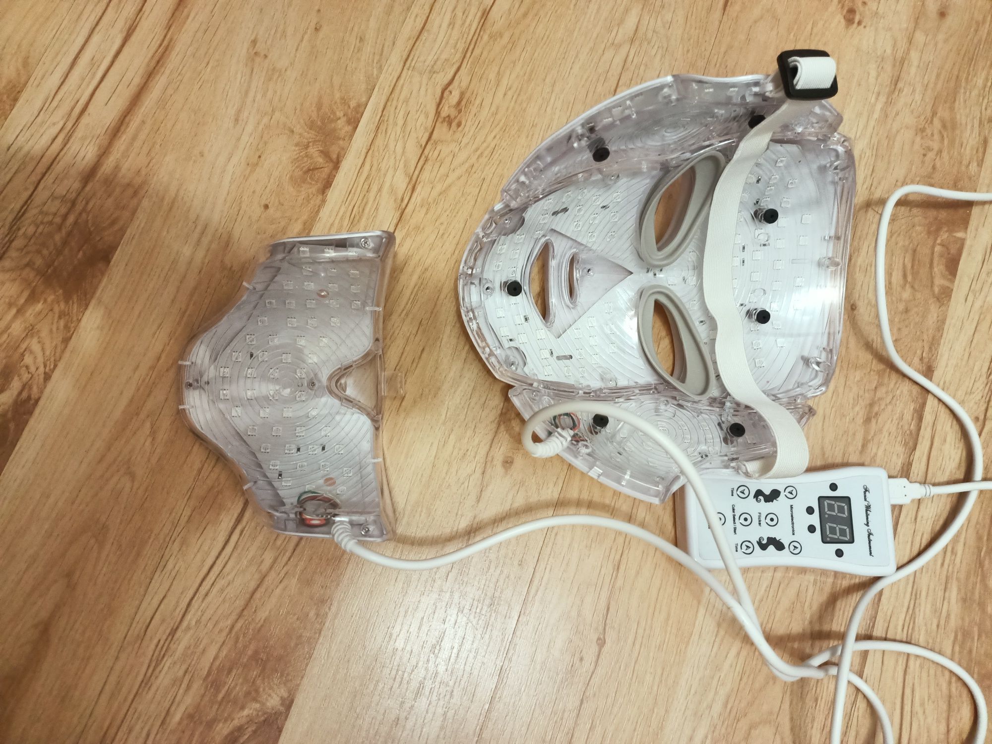 Maska LED na twarz i szyję
7 kolorów+ elektrostymulacja