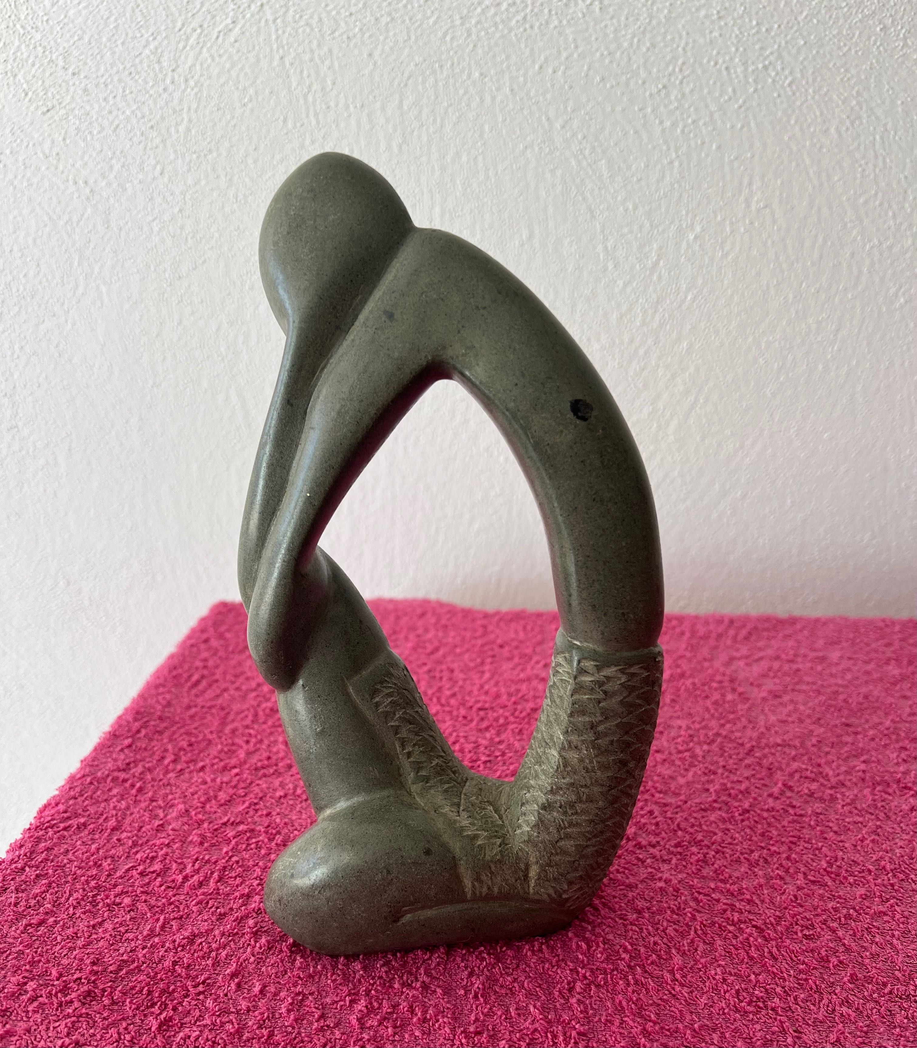Estatueta em pedra polida (abstrata)