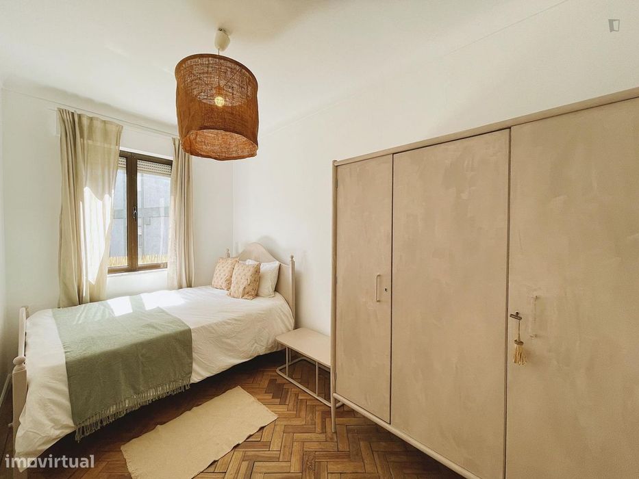 144322 - Quarto com cama de casal em...