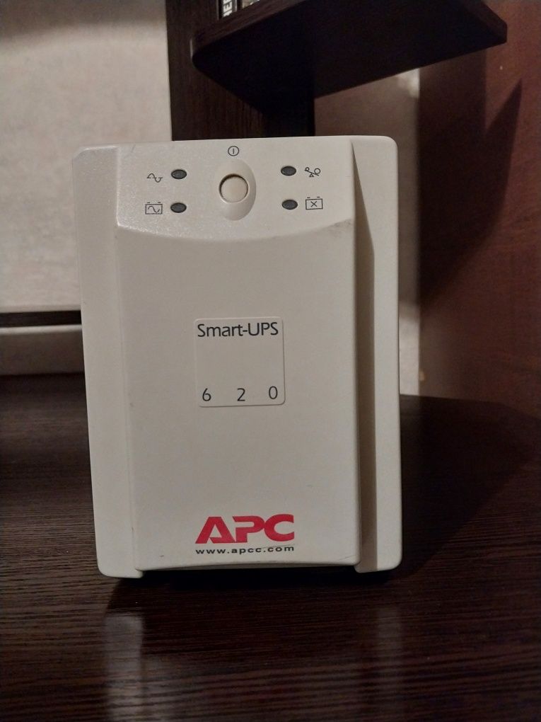 Безперебійник APC Smart-UPS 620