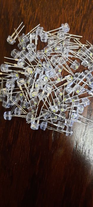 Светоизлучающие диоды 8мм(75 грв за 10 шт). В наличии  5 мм