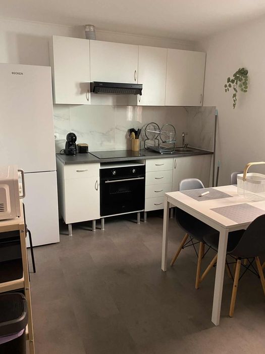 Aluga-se 1 quarto