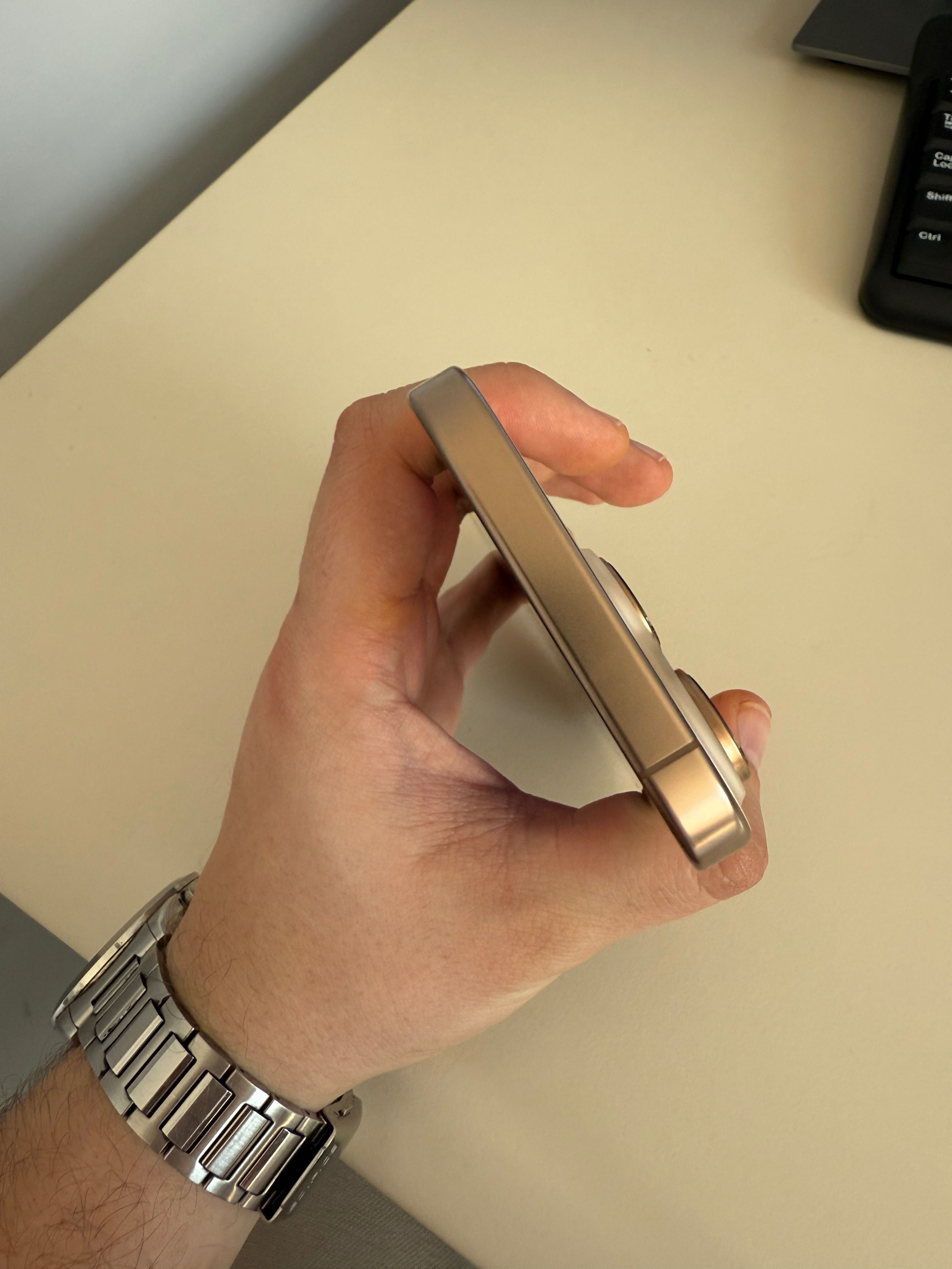 iPhone 16 pro 256 gb Neverlock Dessert Titanium