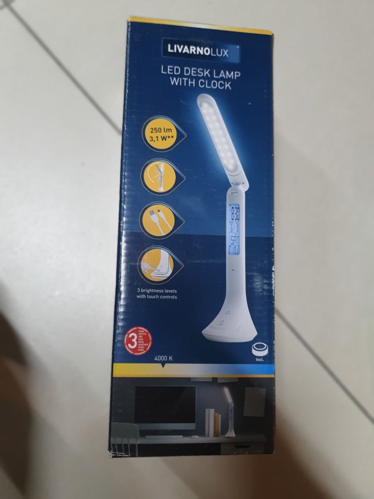 Lampka stołowa led z zegarem