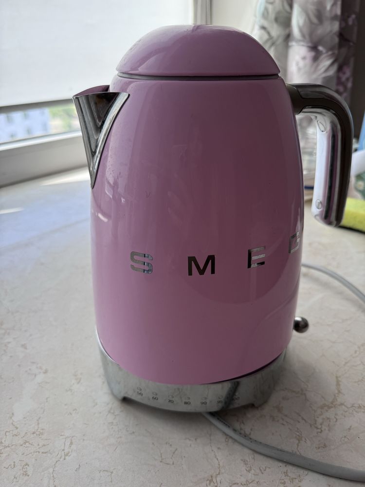 Чайник Smeg розовый с терморегулятором