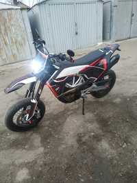 Hysqvarna 701 KTM 690sms