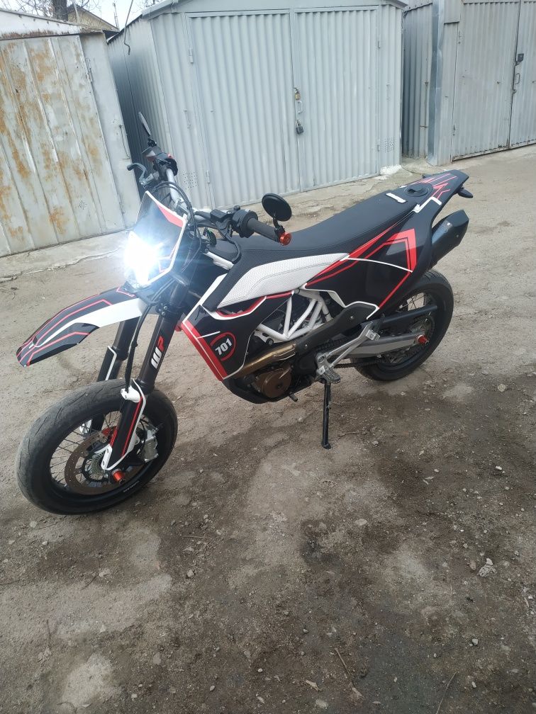 Hysqvarna 701 KTM 690sms