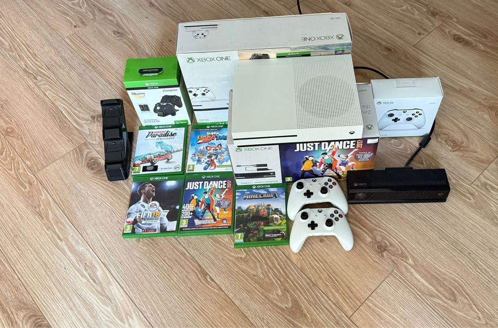 Xbox one + gry + kinect sensor + stacja ładowania -