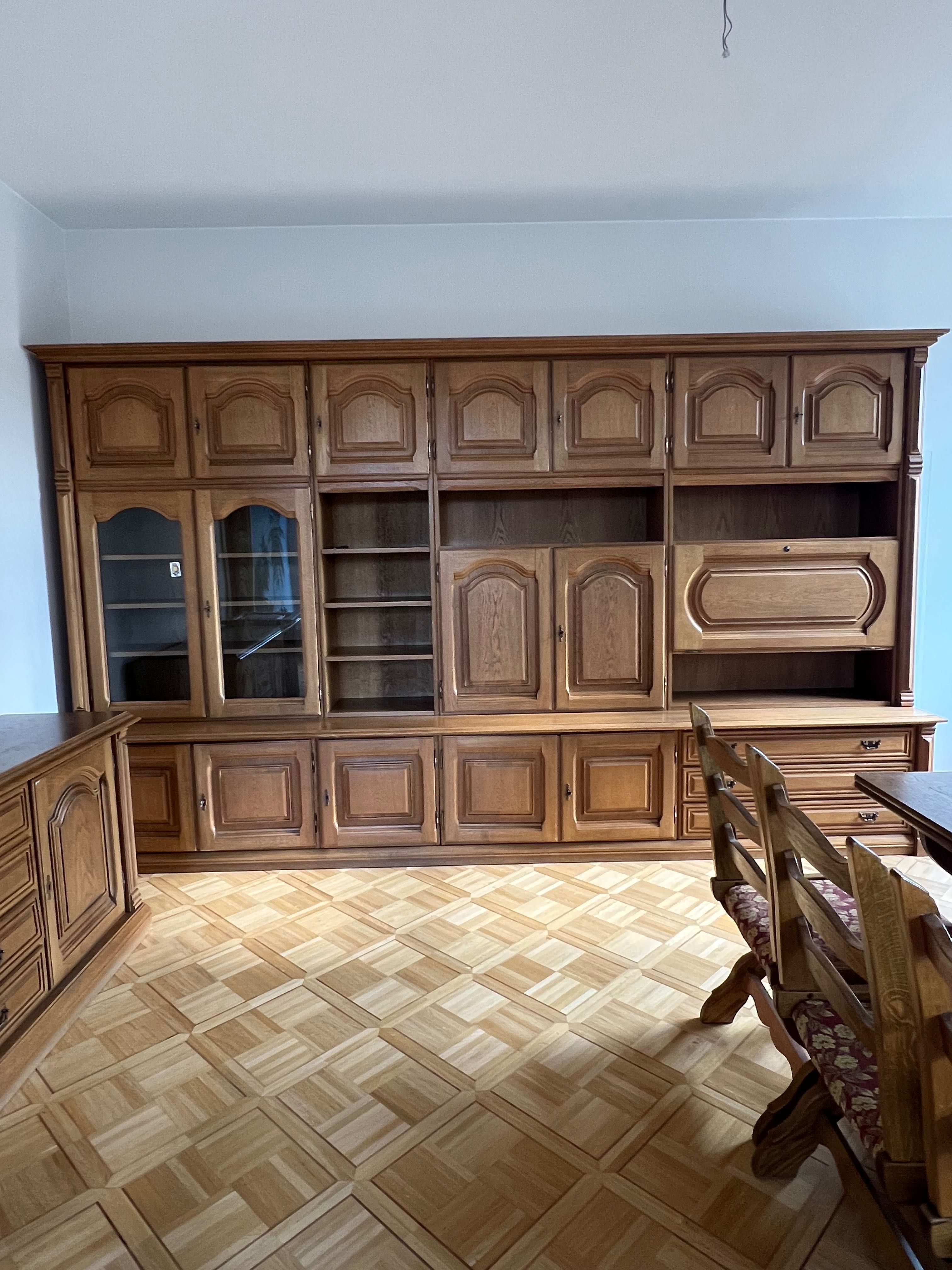 Meble dębowe_stół, krzesła, komoda, żyrandol