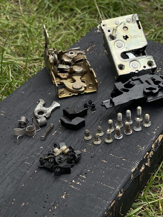 Замок дверей ремонт задніх правих Scudo Jumpy expert Скудо джампі експ