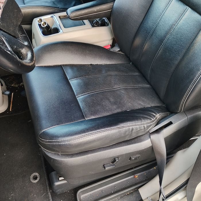 Chrysler Town & Country Fotele  kanapa wnętrze komplet