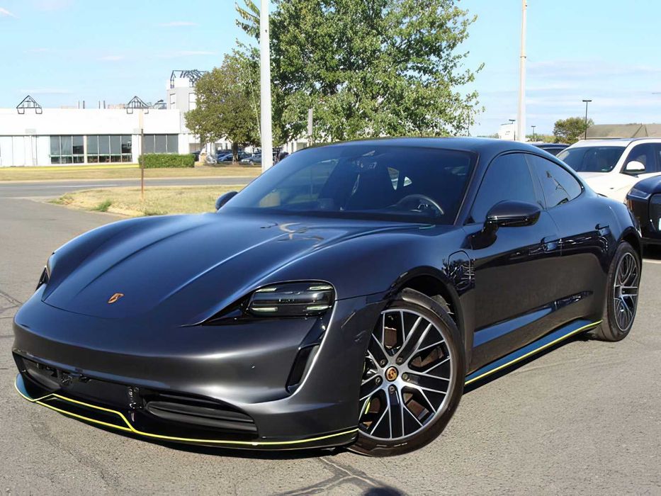 Porsche Taycan      2022