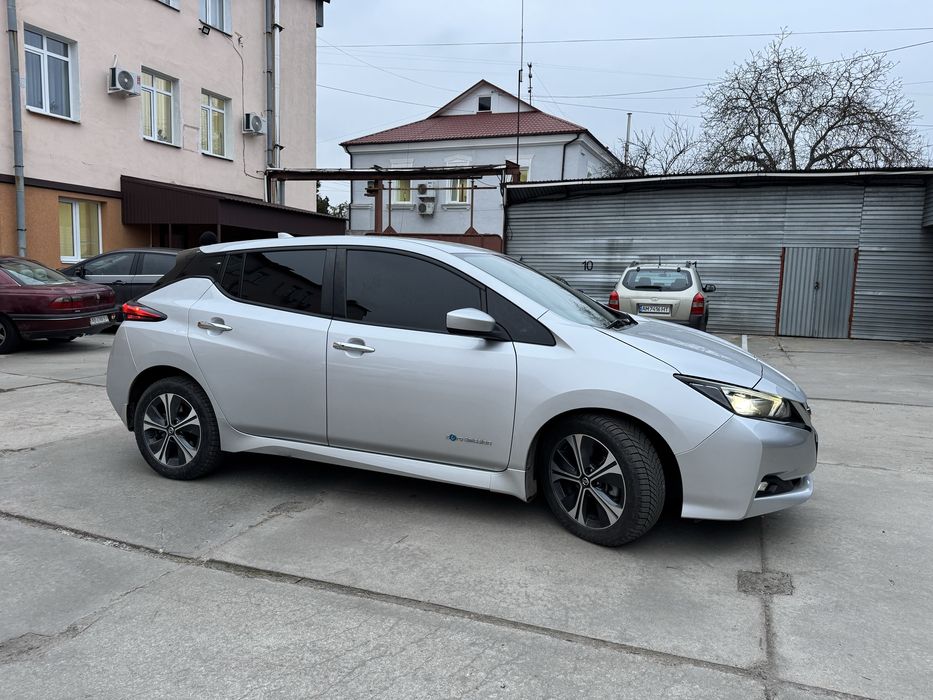 Nissan LEAF SV 2019 рік