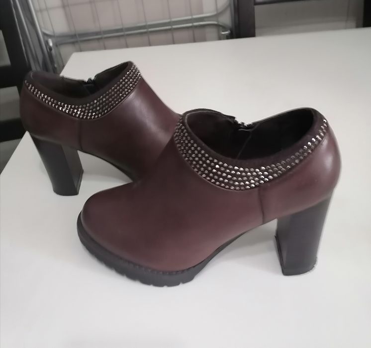 Sapatos  de Senhora         Como Novos