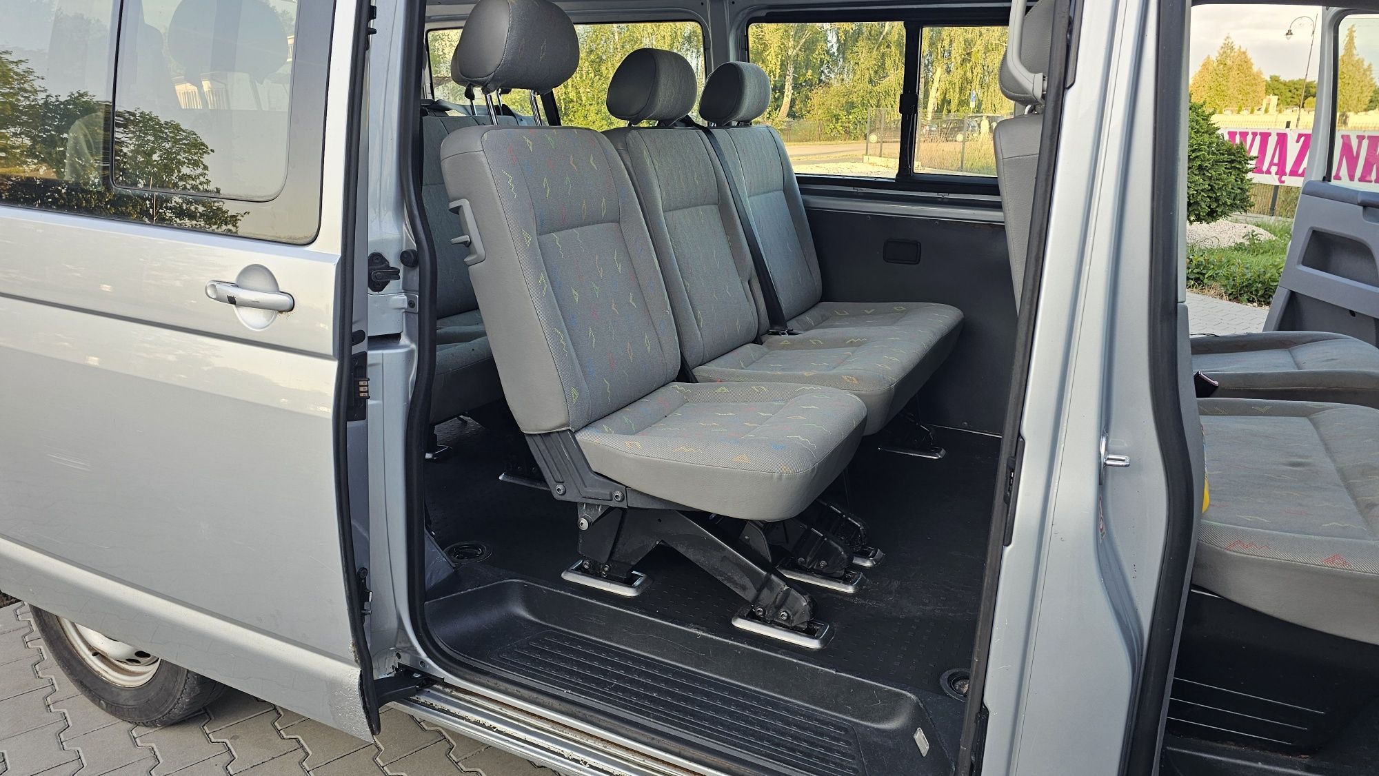 Sprzedam VW caravelle 2007 rok 2.5 130 km 9 osobowe
Samochód ma podnie