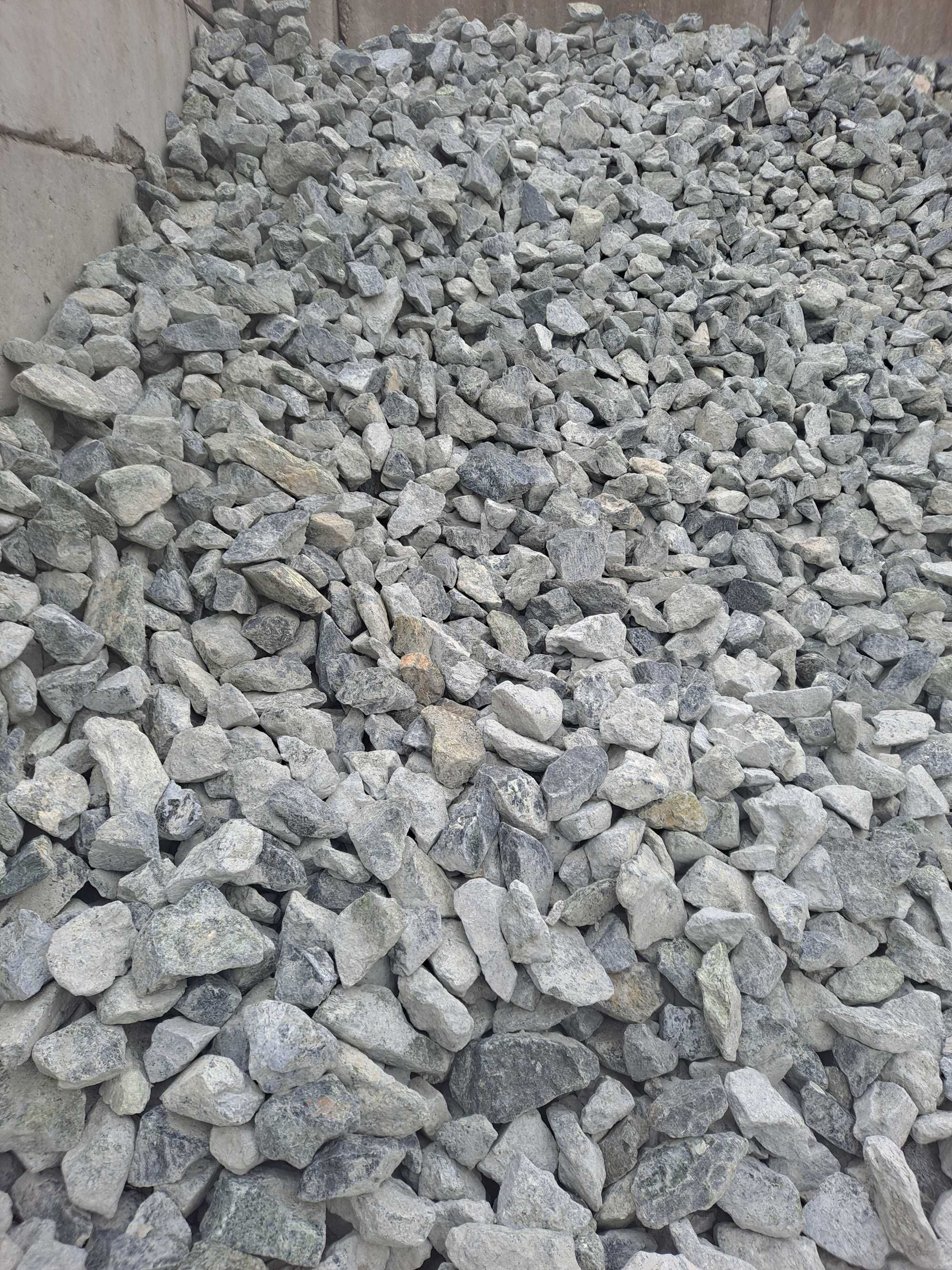 Serpentynit głaz gabion 80-150 mm, kamień serpentynitowy, transport