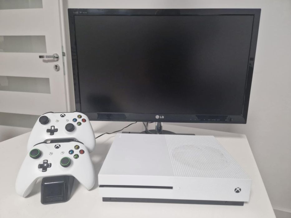 Konsola Xbox one + dwa pady