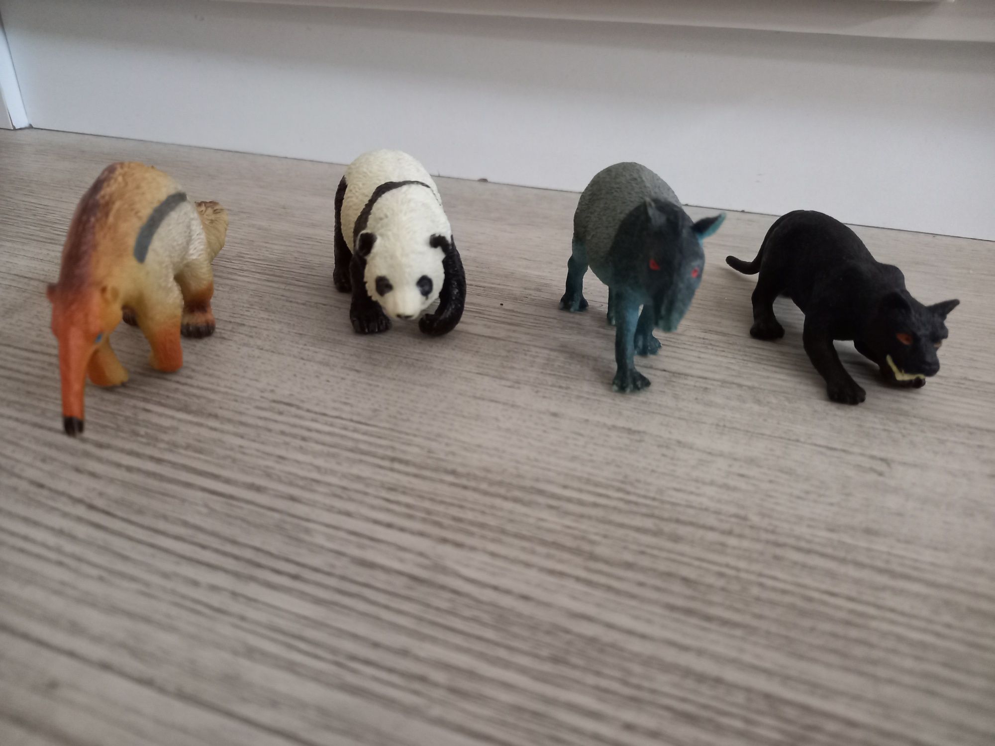Figurki zwierzęta mrówkojad czarna pantera panda tapir