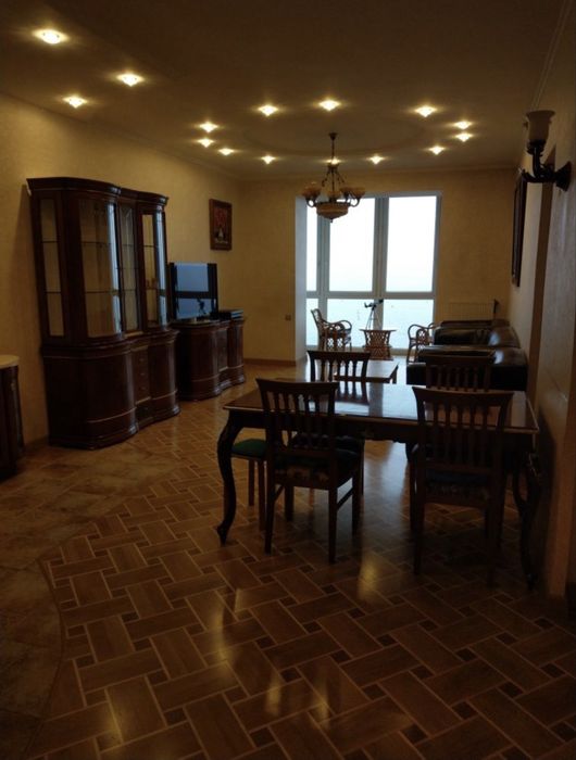 Продам элитную 3 к. кв. на берегу моря. Центр. Парк Шевченко. Ланжерон