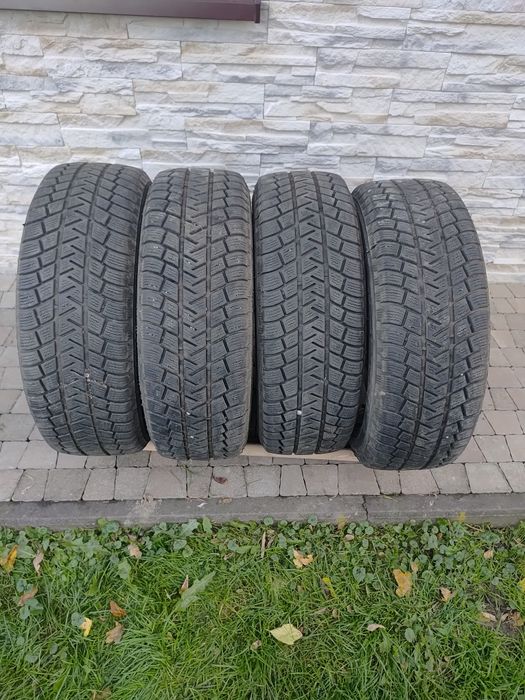 Opony zimowe 215/60/17