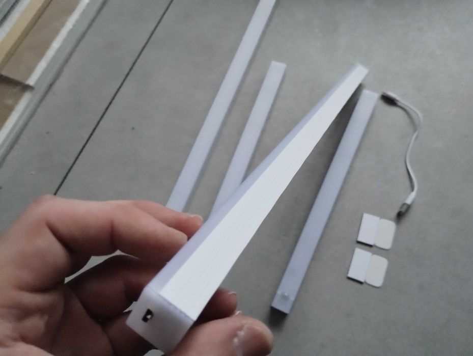 LED лампа (ТЕПЛА) з датчиком руху і акумулятором 21 діод / 30см