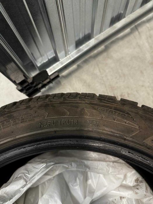 Opony zimowe R18/235/45 Goodyear