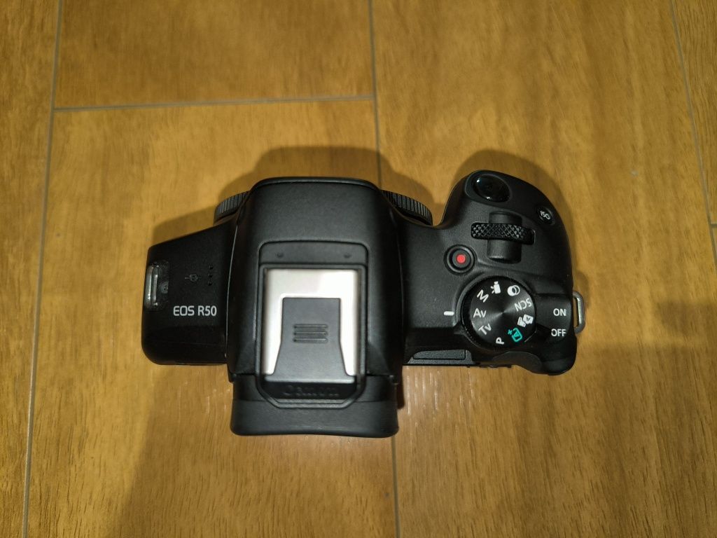 Câmara Canon R50 como nova e com garantia