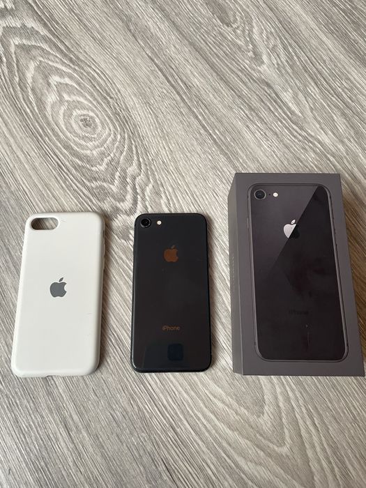 Iphone 8,64 gb, black 100% акб.