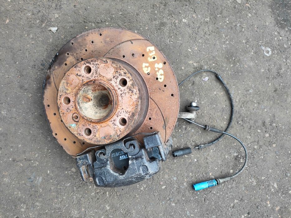 BMW E39 zwrotnica lewy przód 525d M57