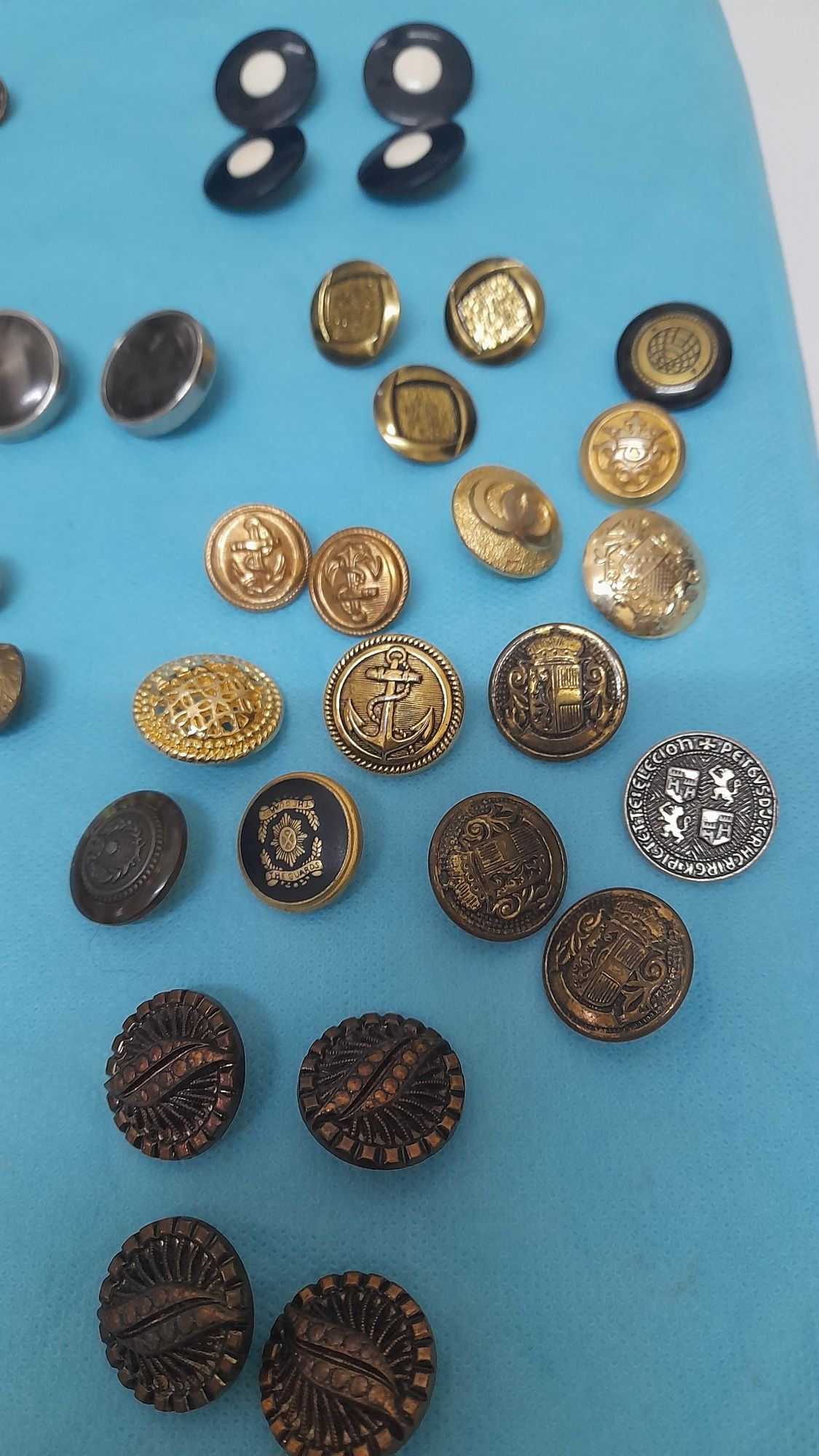 Botões vários com pé / 1€ cada par