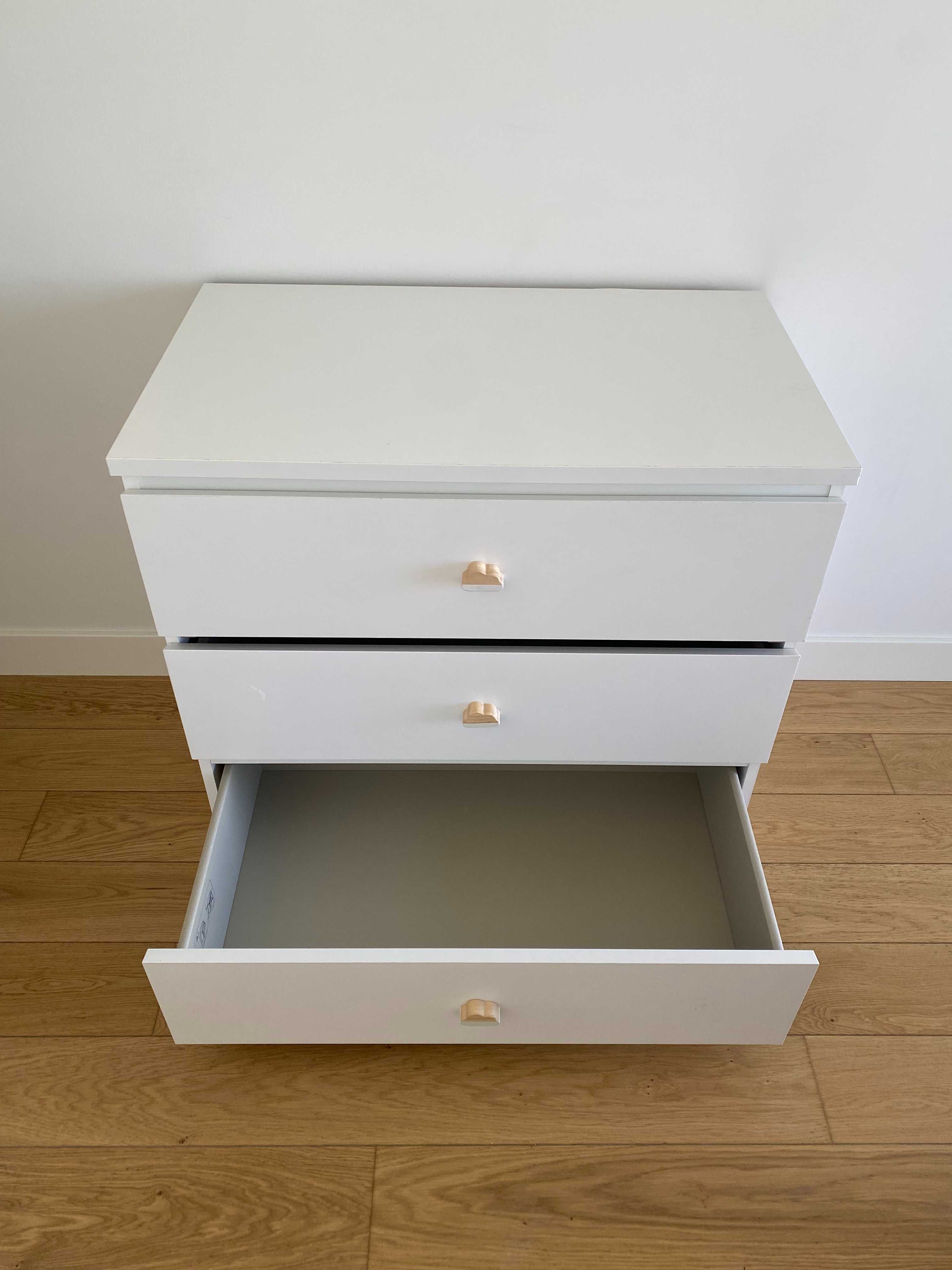 Cómoda MALM Ikea