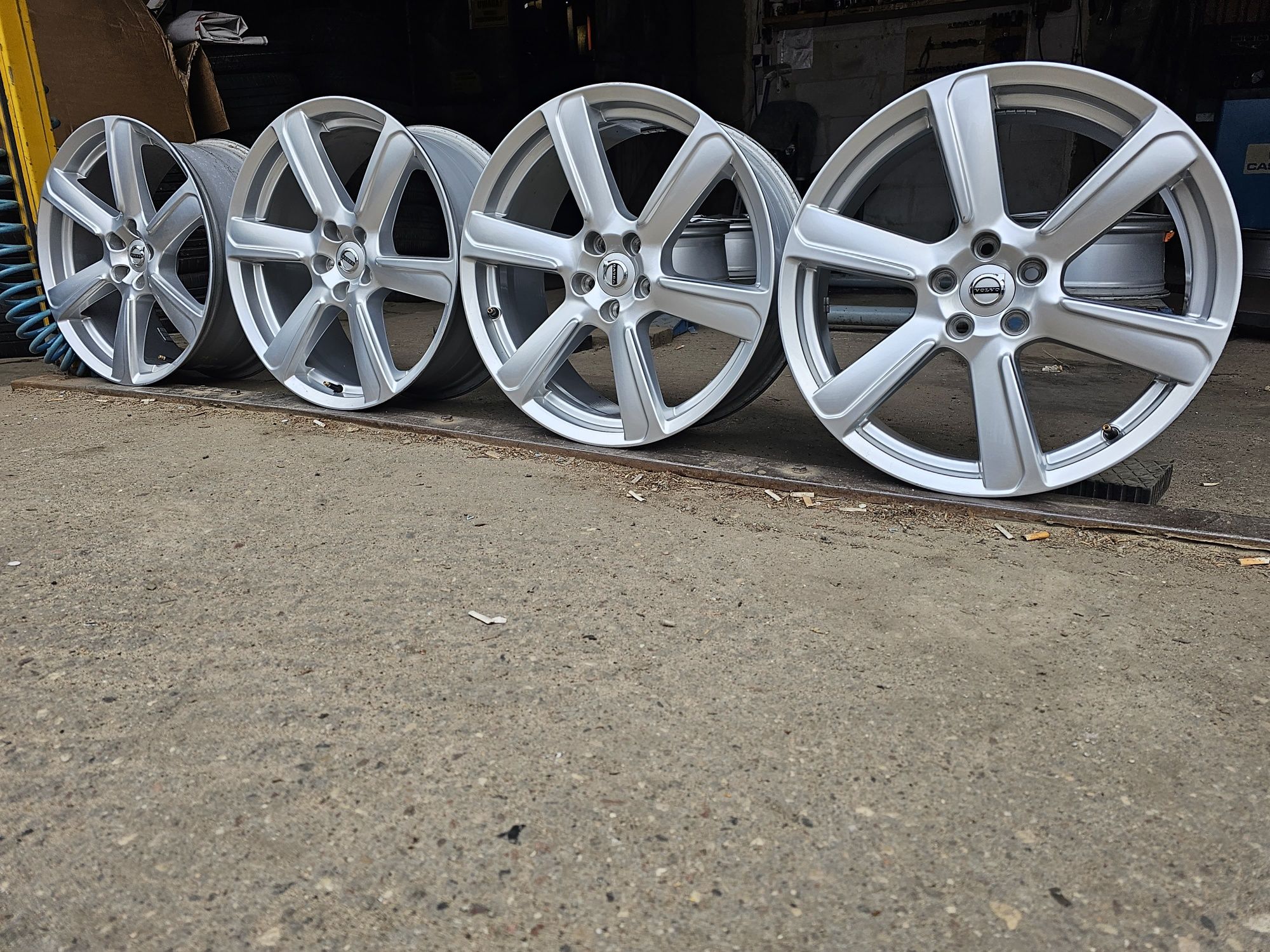 Felgi Aluminiowe Volvo XC R19 5x108 ET42.5-8J