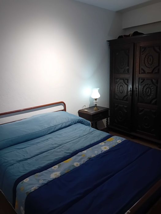 Quarto solteiro perto da estação