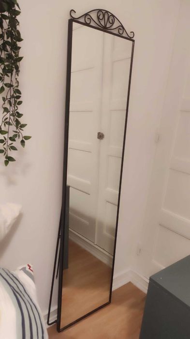 Espelho preto IKEA – 40 x 1,60 m