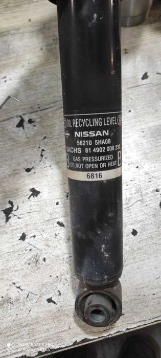 Задні амортизатори нісан рог 2017 рік