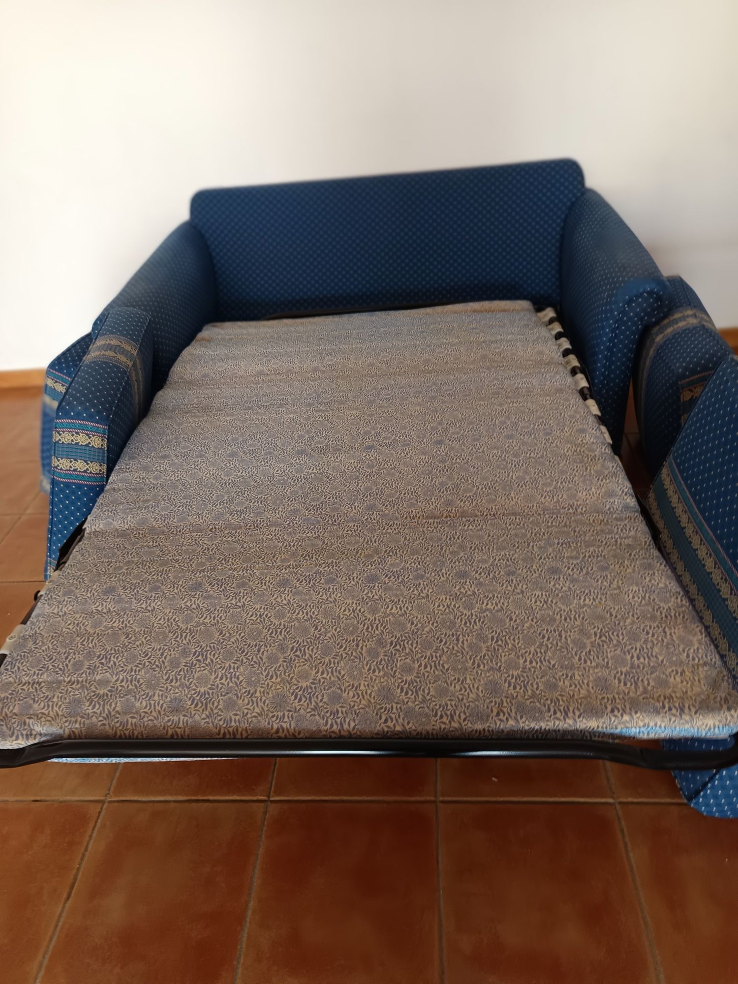 Sofá para 2 pessoas com cama