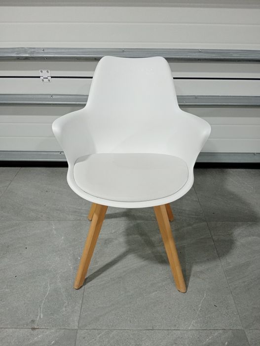 0. URGENTE IKEA 6 cadeiras brancas (como novas)