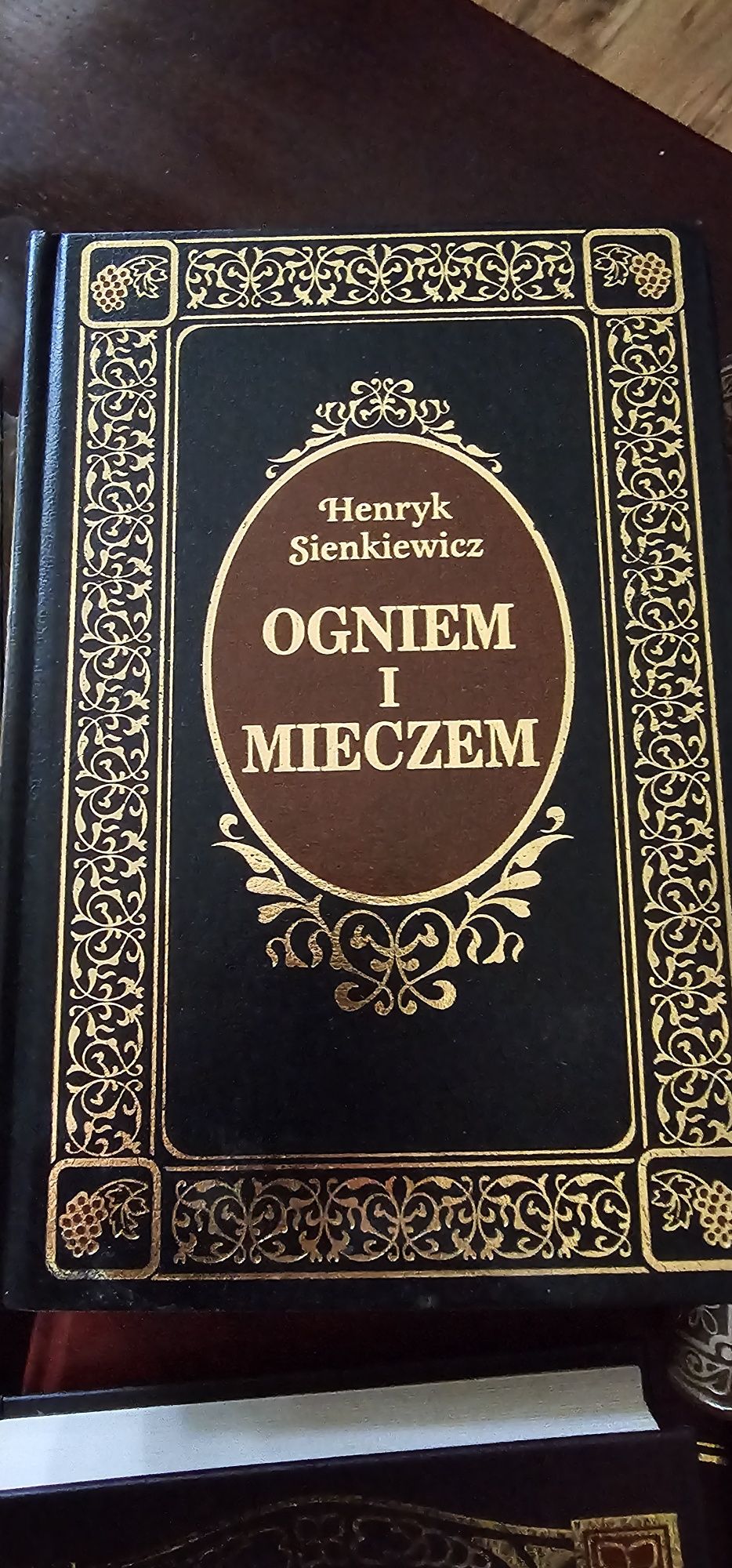 Zestaw książek w pięknej oprawie