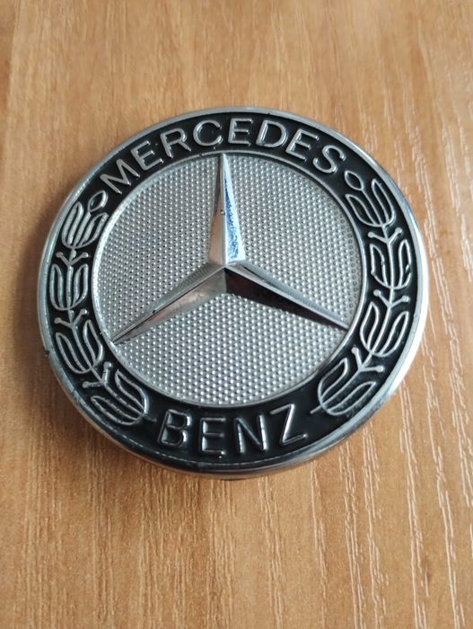 Mercedes Benz, emblemat, znaczek, logo.