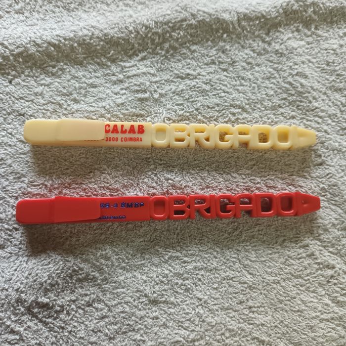 2 canetas antigas a dizer obrigado