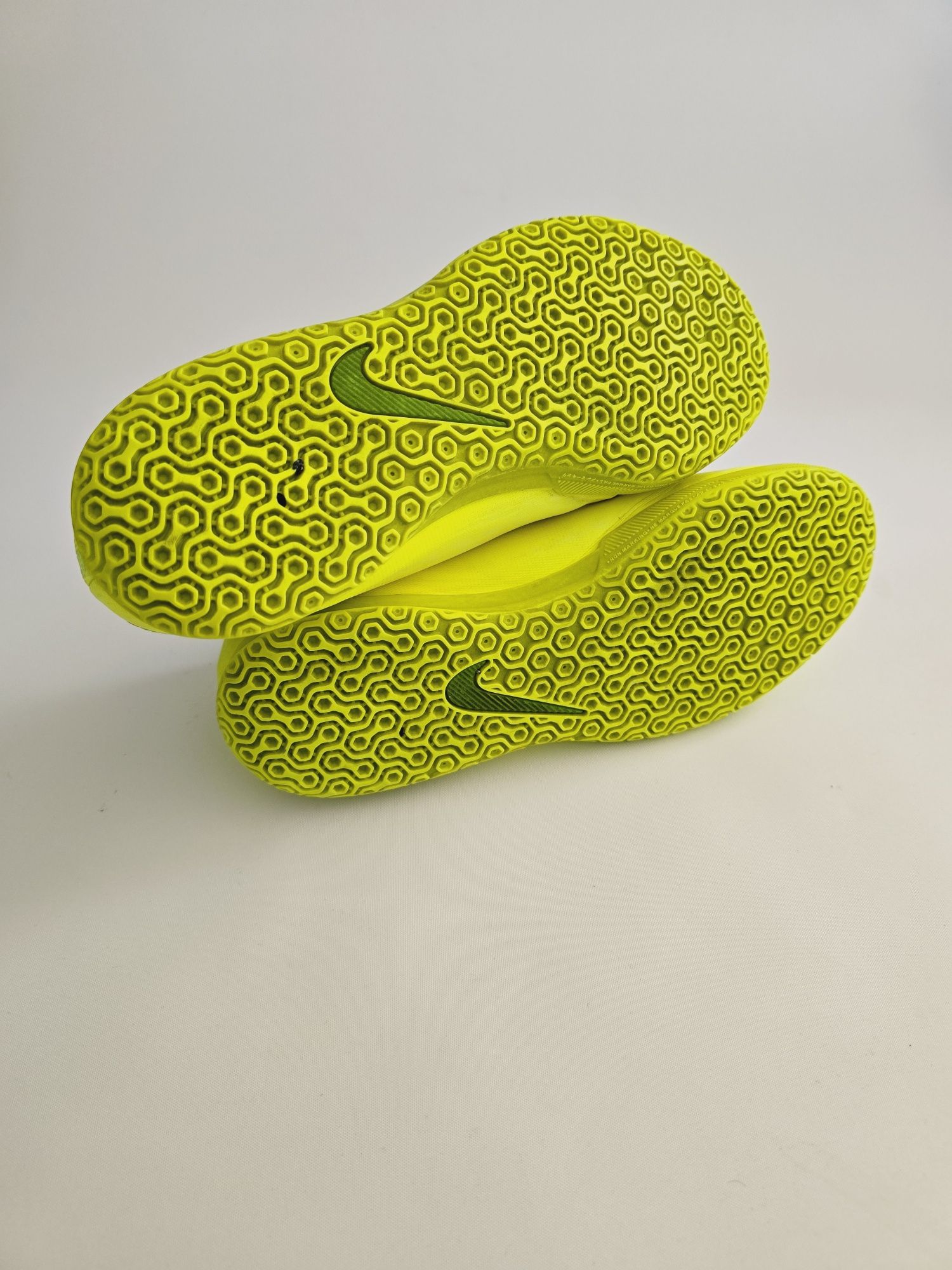 Halówki Nike MagistaX Ola II Ic r.38.5