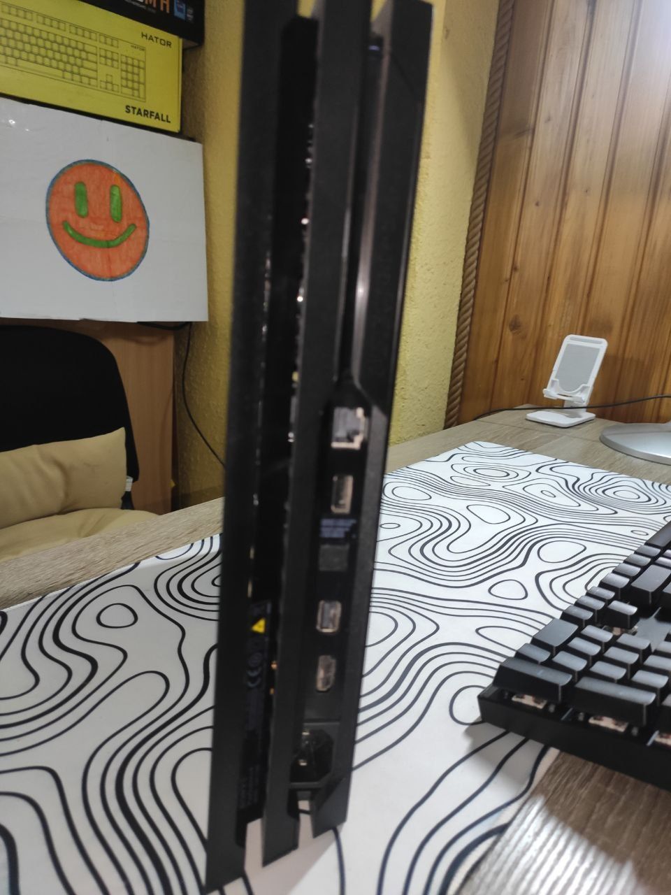 Ps4 pro 1 терабайт в стані як нова