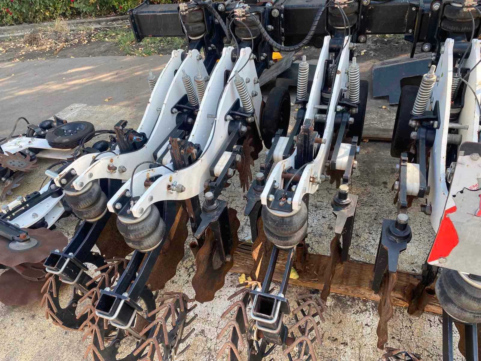 Культиватор грунтообробний комплекс STRIPCAT по технології Strip-
Till