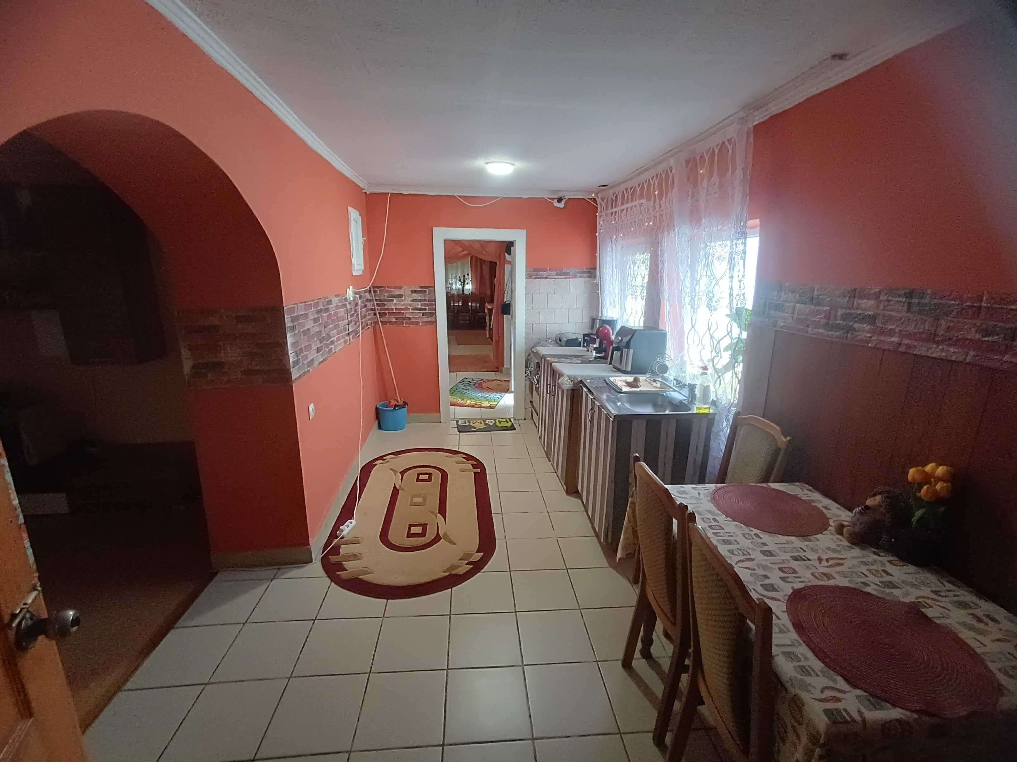 ПРОДАЖ 5-и кімнатного будинку з ремонтом, 10 хв. до центру та басейну!